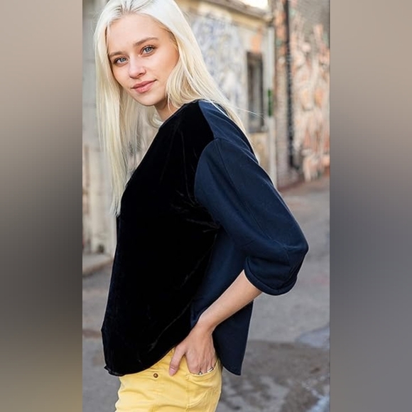 Velvet by Graham & Spencer Berta Velvet Fleece Puff Sleeve Top Size XS - Picture 4 of 9